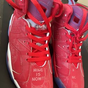 Men Jordan retro basketball shoes.